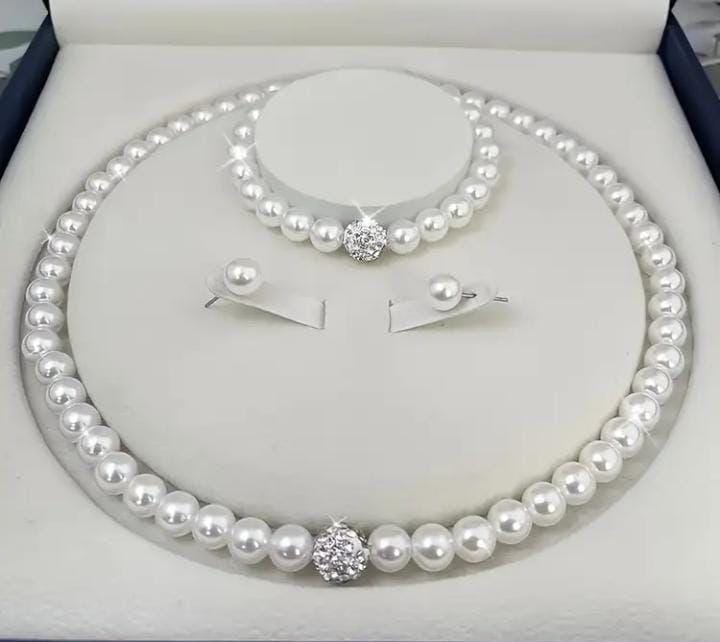 Elegant Pearl Jewelry Set with Crystal Accents